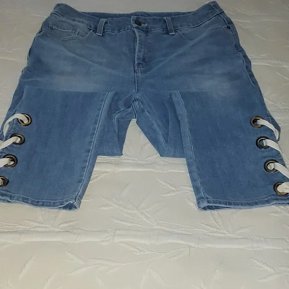 Chico's So Slimming Girlfriend Capr Jeans - Picture 9 of 9